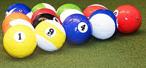 Billard Fußbälle in Gr. 4 + 3